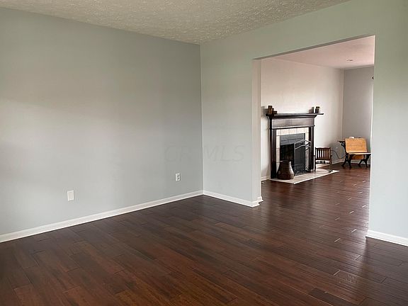 3rd image of 312 Glenmoore Ct