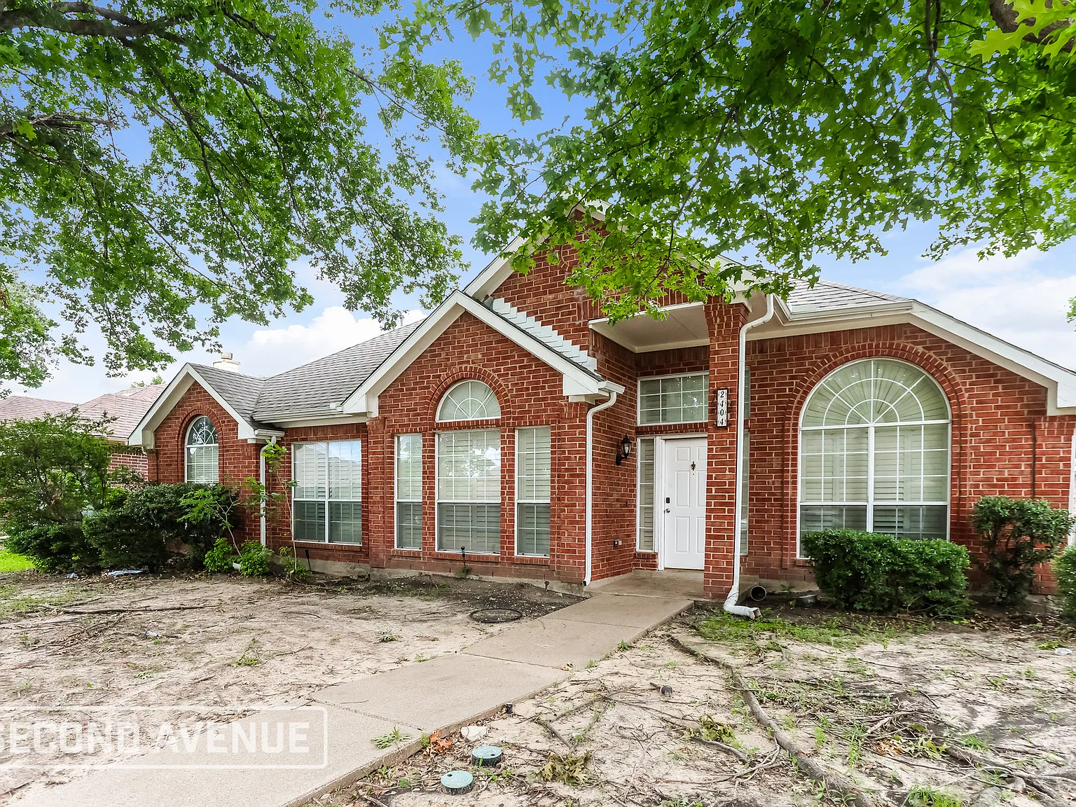 4 bed, 2.0 bath, 2323 sqft, $3,999 — Photo 1