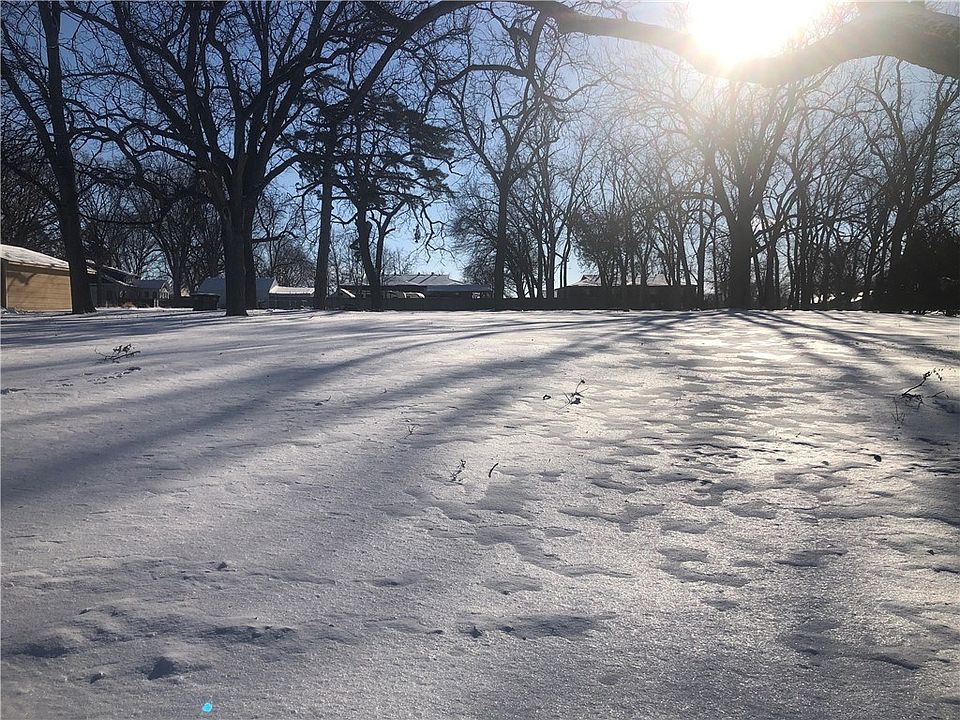 2nd image of 710 High Rd