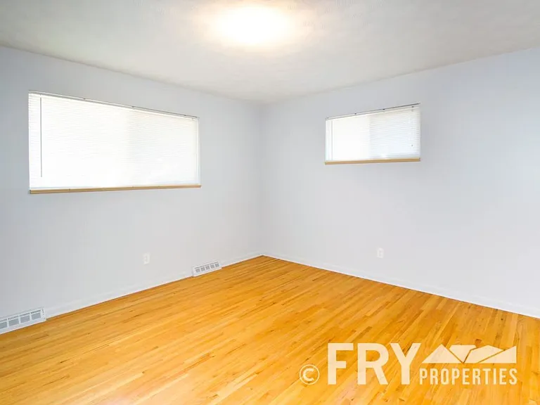 941 W 79th Pl — Photo 12