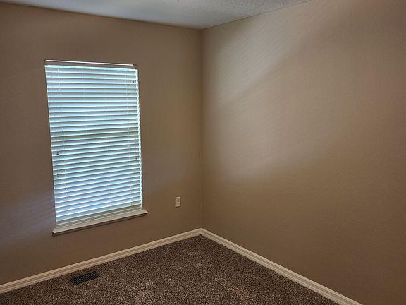 4th image of 7407 Palm Hills Dr