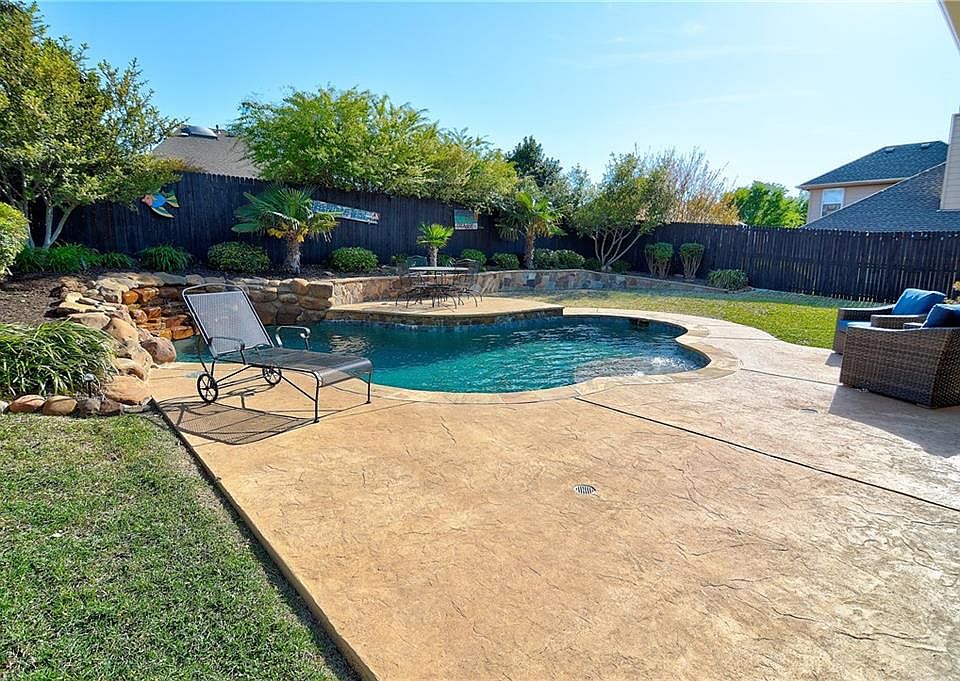 1st image of 8109 Twin Oaks Dr