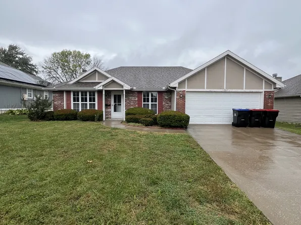 1007 Foxridge Dr, Warrensburg, MO 64093