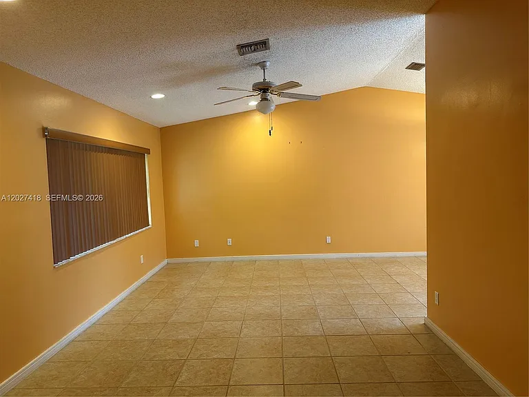 10711 SW 116th Ave — Photo 2