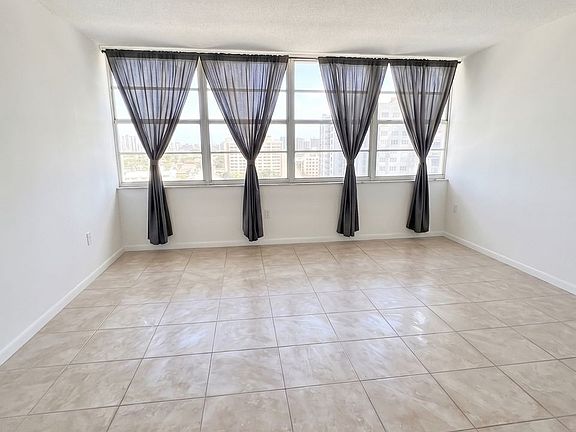 3rd image of 18011 Biscayne Blvd #19021