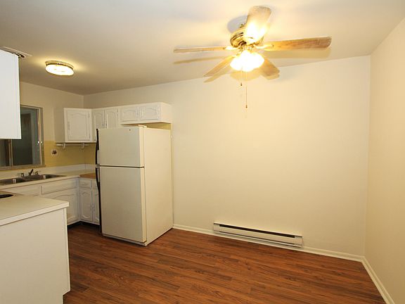 2nd image of 7 Quaker Lane #D