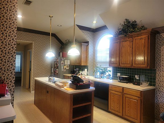 2nd image of 1817 Parkwood Dr