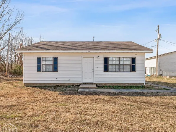 403 Garrett St, Bono, AR 72416