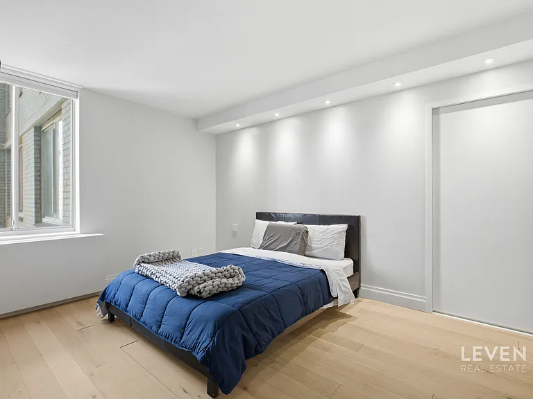 220 E 65th St #12J — Photo 7
