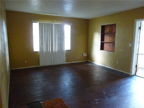 3rd image of 2270 4th St NE