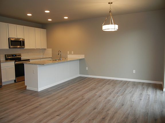 4th image of 3120 Ponderosa St NE #2