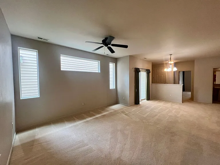 7542 Traditions Ave NE — Photo 5