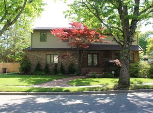 1054 Fordham Ln, Woodmere, NY 11598