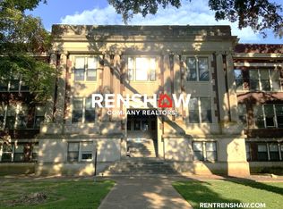 900 S College St #D4, Trenton, TN 38382