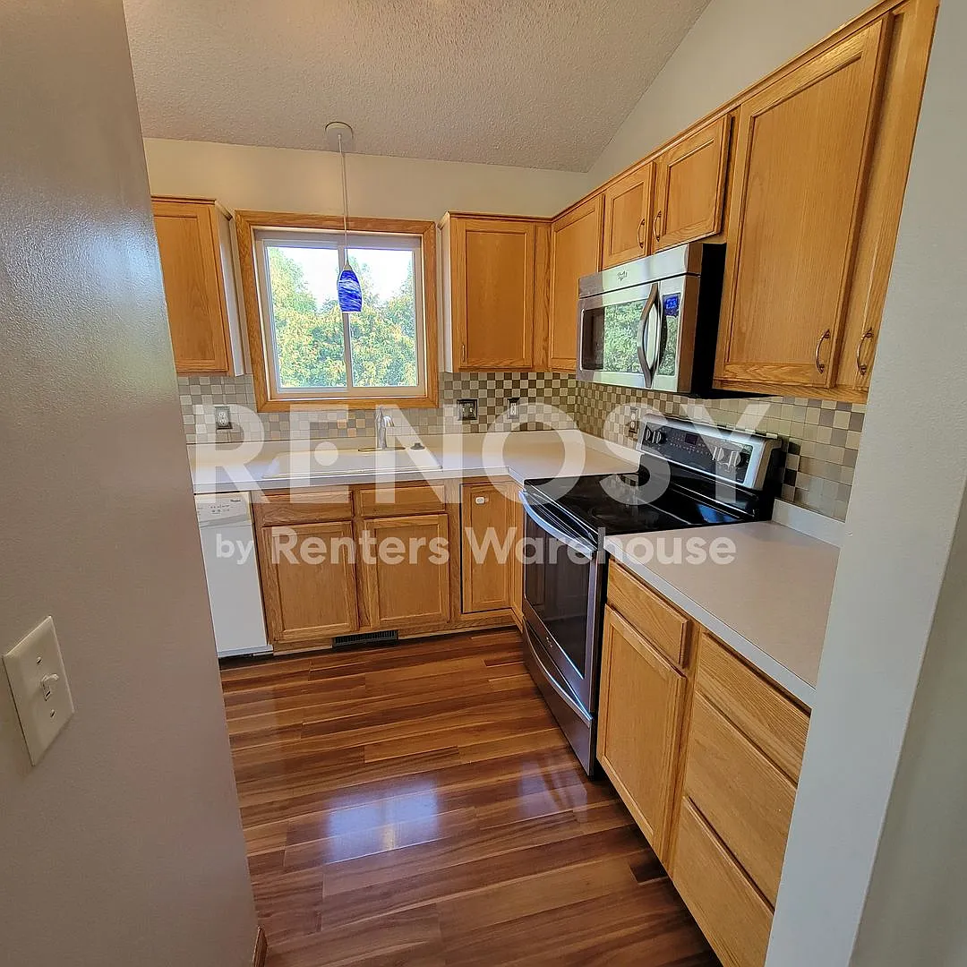 Available Now 4 Bedroom 2 Bath Single Family Home in Shakopee — Photo 3