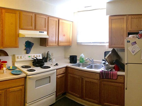 2nd image of 823 17th Ave