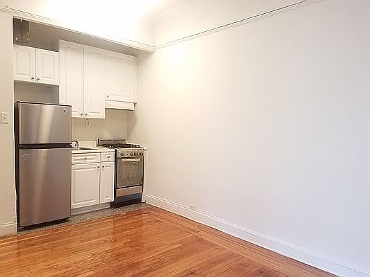 3rd image of 515 Cathedral Pkwy #8