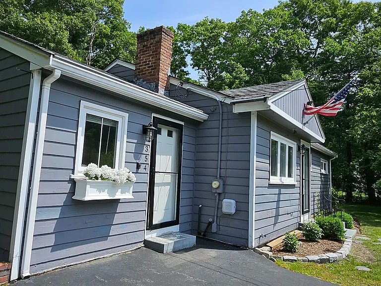 354 East St — Photo 2