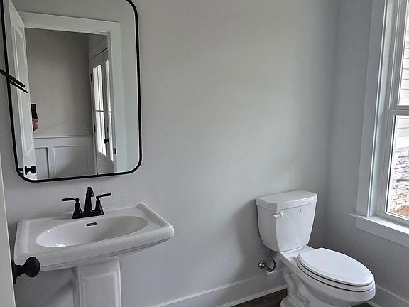 5th image of 122 Rippling Creek Ln