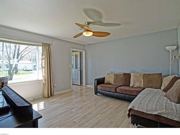 4th image of 7427 Dahlia Dr
