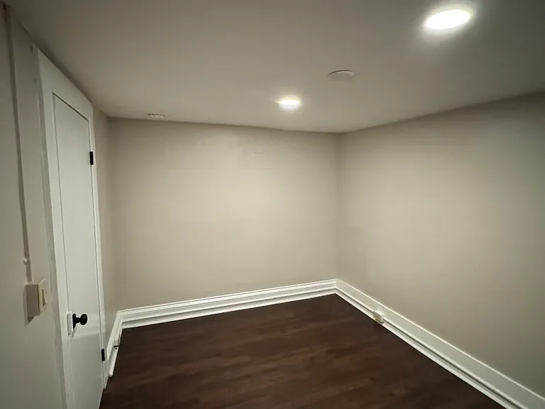 9 Washington Pl #BASEMENT — Photo 11