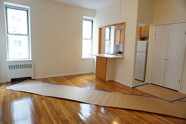 Rented by Siderow Residential Group | media 14