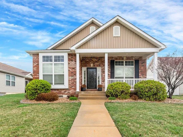 1792 Old Park Ln, Swansea, IL 62226