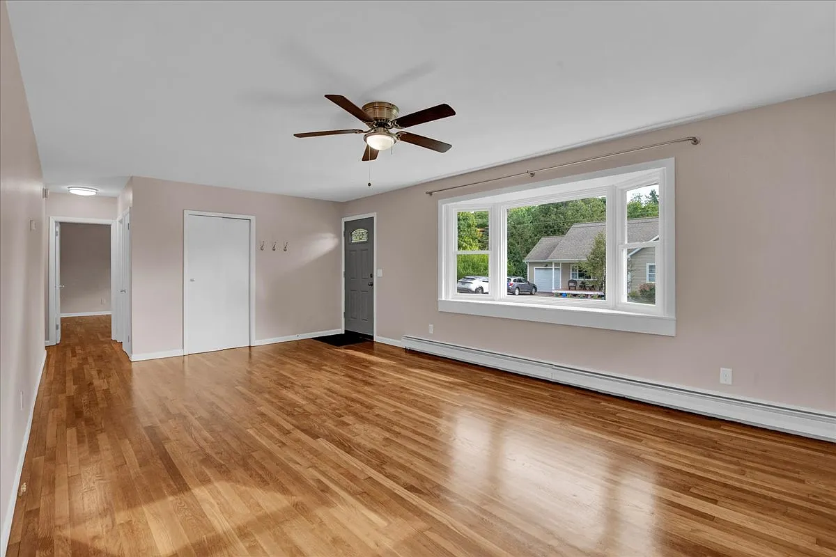 3 bed, 1288 sqft, $3,800 — Photo 4