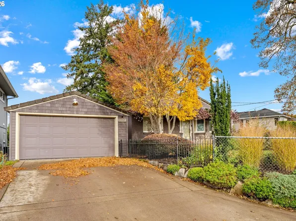 21047 NE Interlachen Ln, Fairview, OR 97024