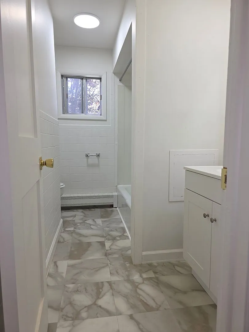 2 bedroom upper — Photo 1