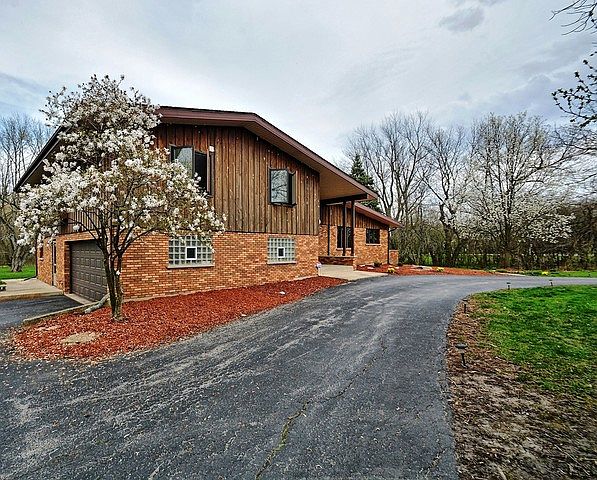1st image of 52 Graymoor Ln