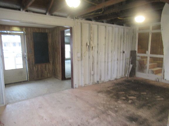 3rd image of 113 N Spring St