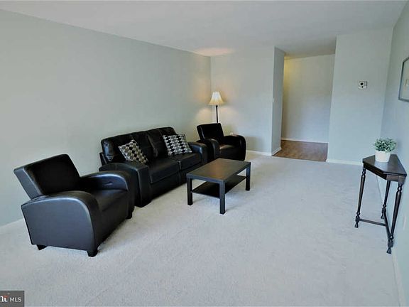 5th image of 9735 Kings Crown Ct APT 001