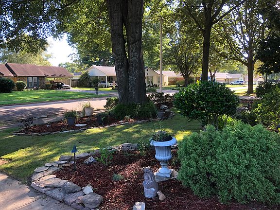 3rd image of 5776 Montpelier Dr