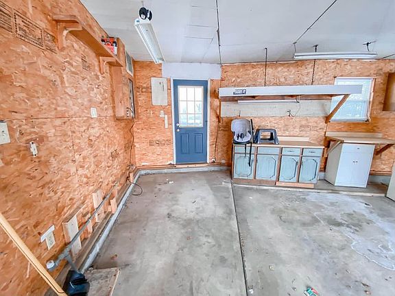 3rd image of 235 E Elm St
