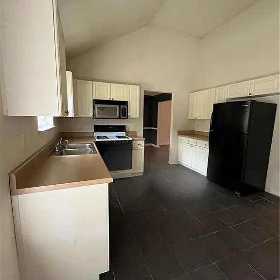 5420 Sapphire Cir — Photo 10