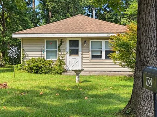 922 Fern St, Michigan City, IN 46360