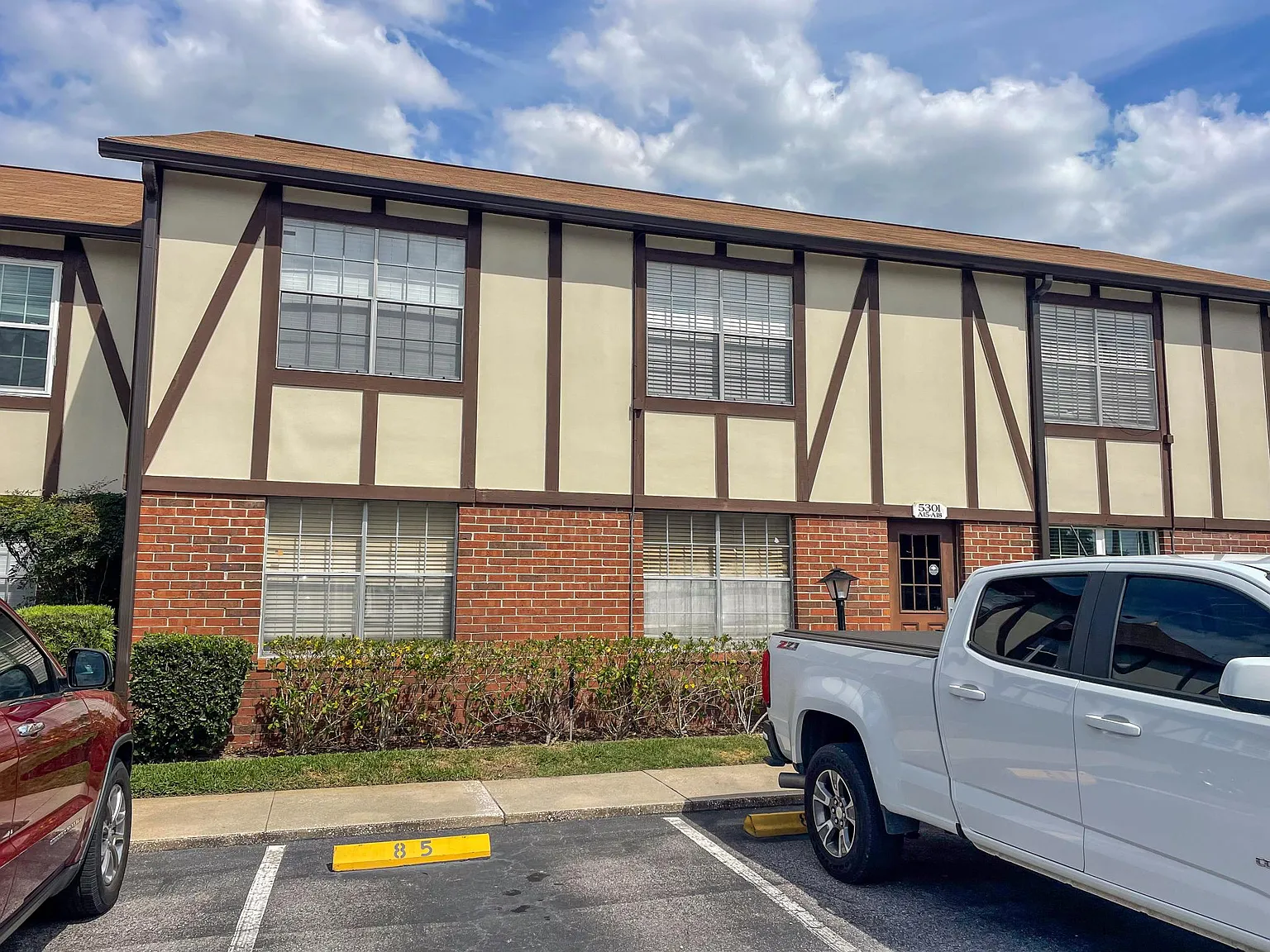 2 bed, 994 sqft, $1,875 — Photo 1