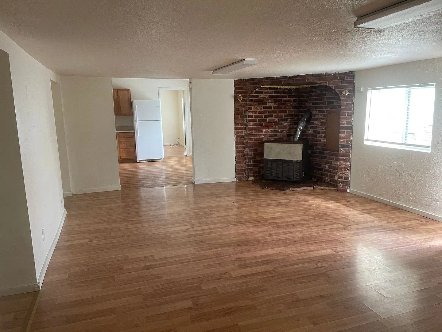 Large downstairs 4 Bedroom apartment in Winston — Photo 3