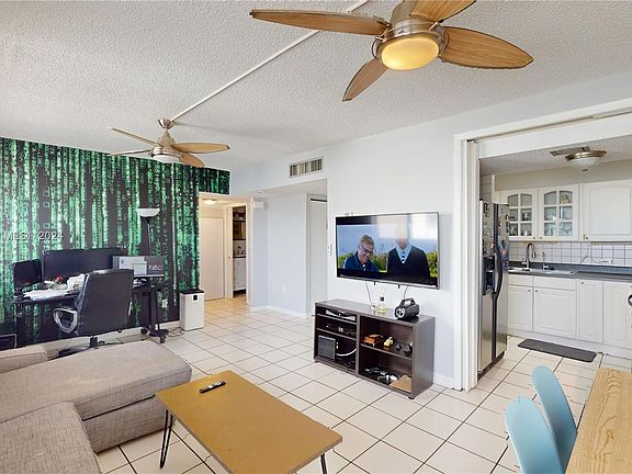 3rd image of 1390 Ocean Dr APT 404