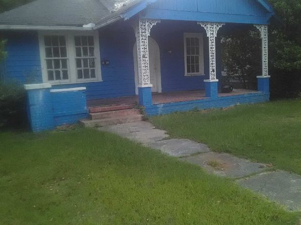 1152 Ada Ave