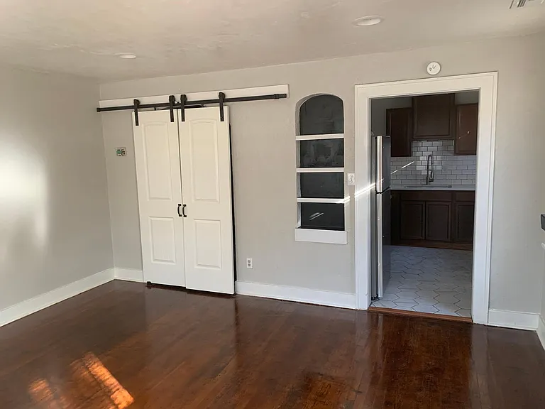 3016 N Robinson Ave #5 — Photo 4