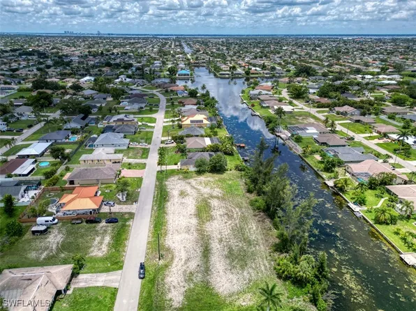 408 SE 16th Terrace Cpe, Coral, FL 33990