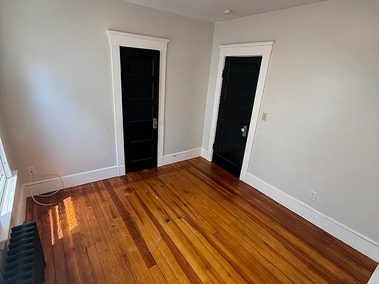86 Hinman St #1A — Photo 3