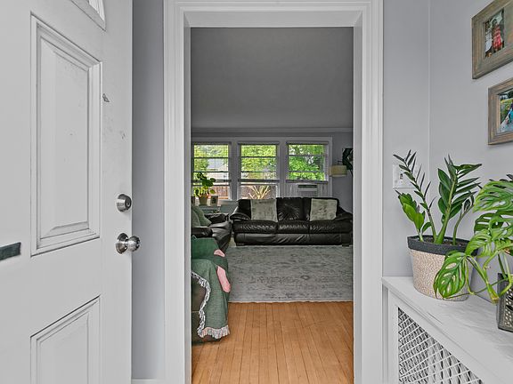 5th image of 214 Ferris Ave