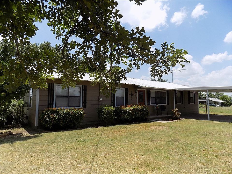 Front elevation of this 1597 sq. ft. update home, 3 bedroom, 2 bath and an office.