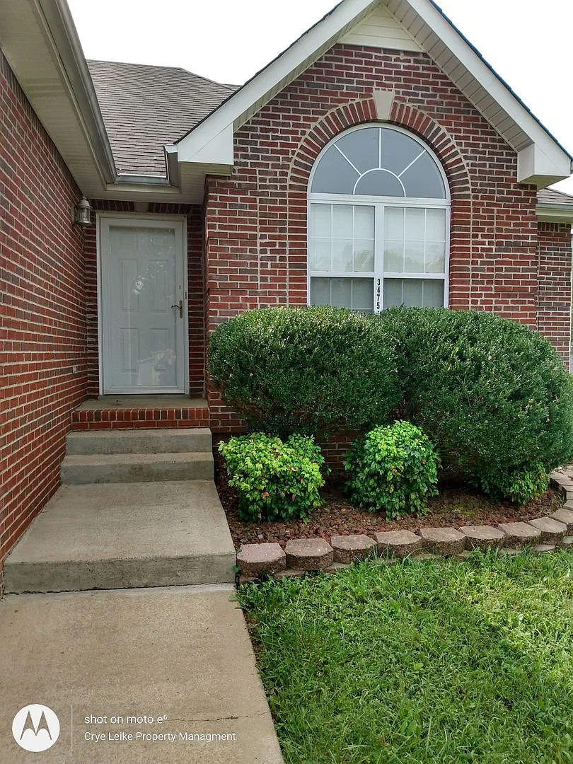 Coming Soon Lovely 3 bedroom home with bonus in a great location with easy access to I24 — Photo 3