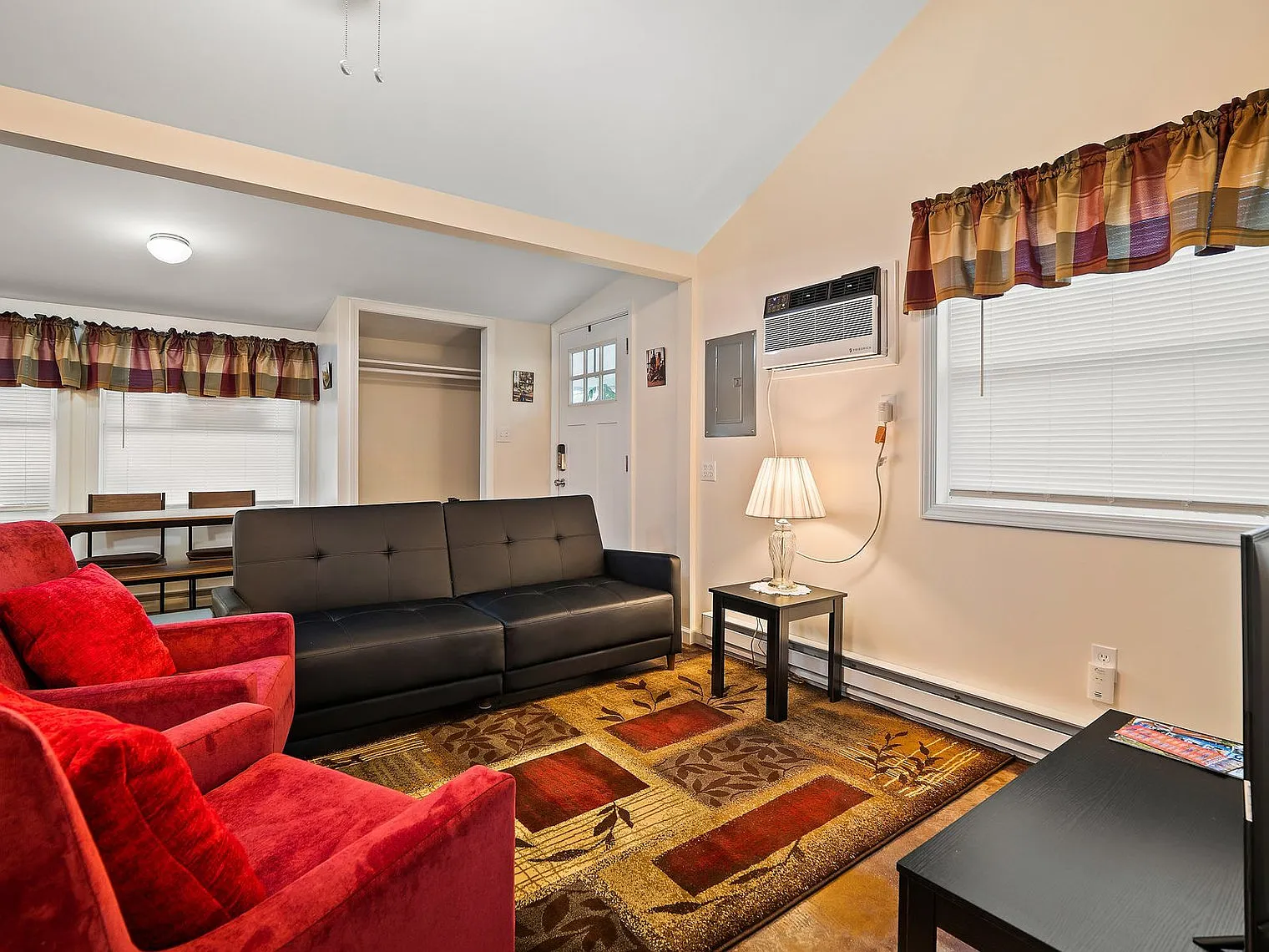 2 bed, 1.0 bath, 441 sqft, $2,354 — Photo 3