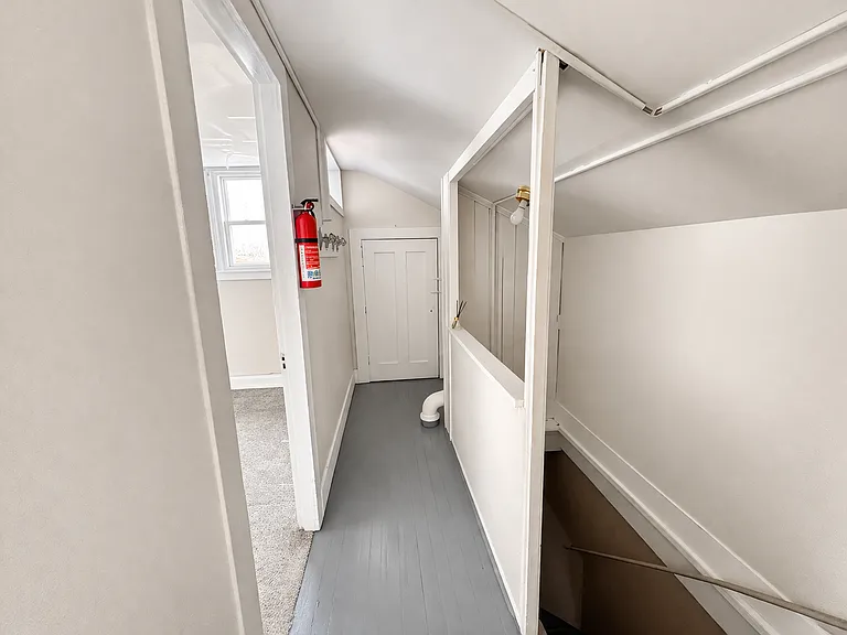 218 N George St — Photo 20