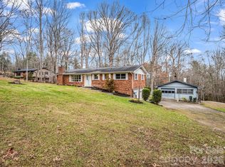 136 Old Tanglewood Trl, Hendersonville, NC 28739
